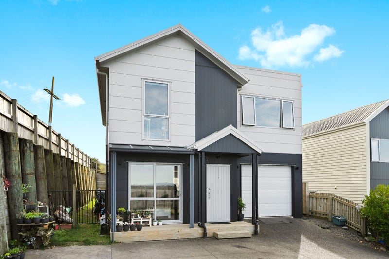 7 Retallick Place, Flagstaff, Hamilton - Carousel 1