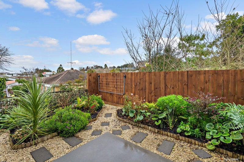 10/25 Thackeray Street, Hamilton Lake, Hamilton - Carousel 2