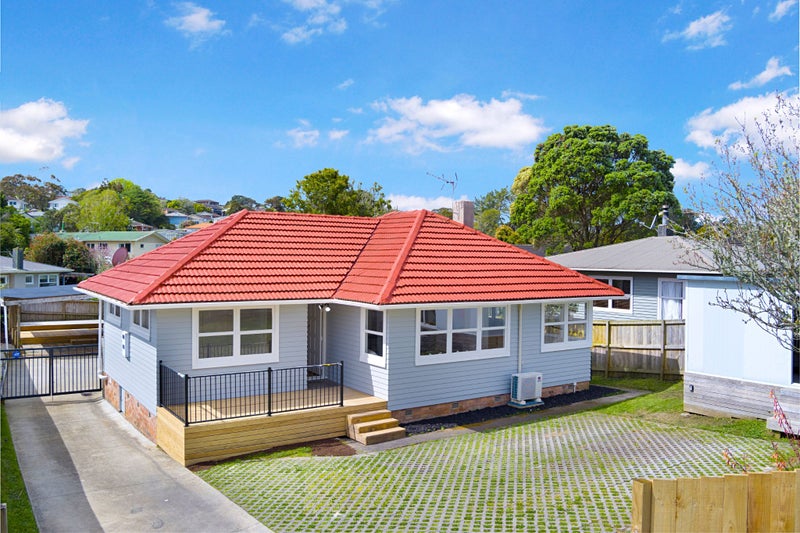 6 Cajero Place, Green Bay, Auckland - Carousel 1
