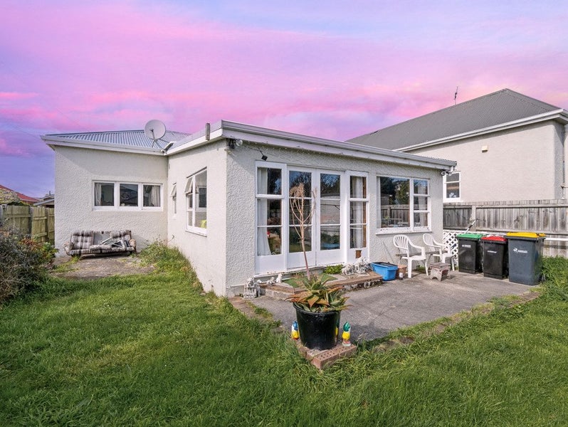 42 Hargest Crescent, Saint Kilda, Dunedin - Carousel 1