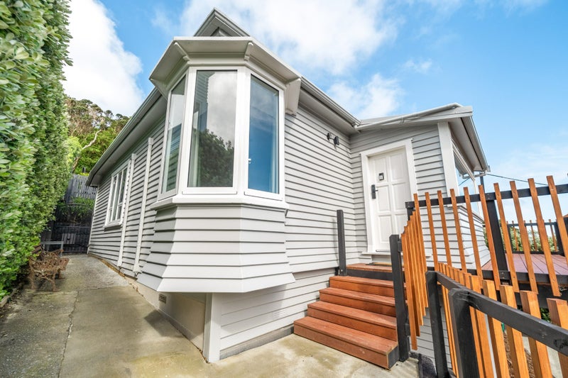 147 Severn Street, Island Bay, Wellington - Carousel 2