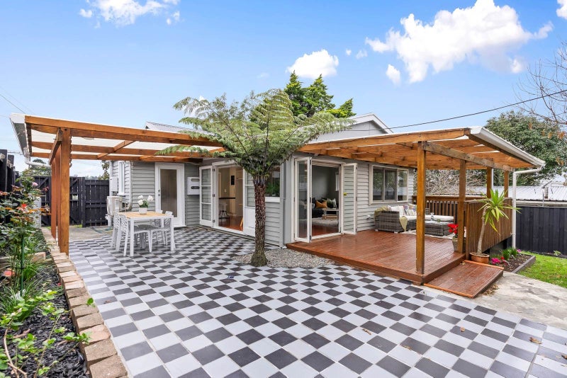 109 Beach Haven Road, Beach Haven, Auckland - Carousel 1