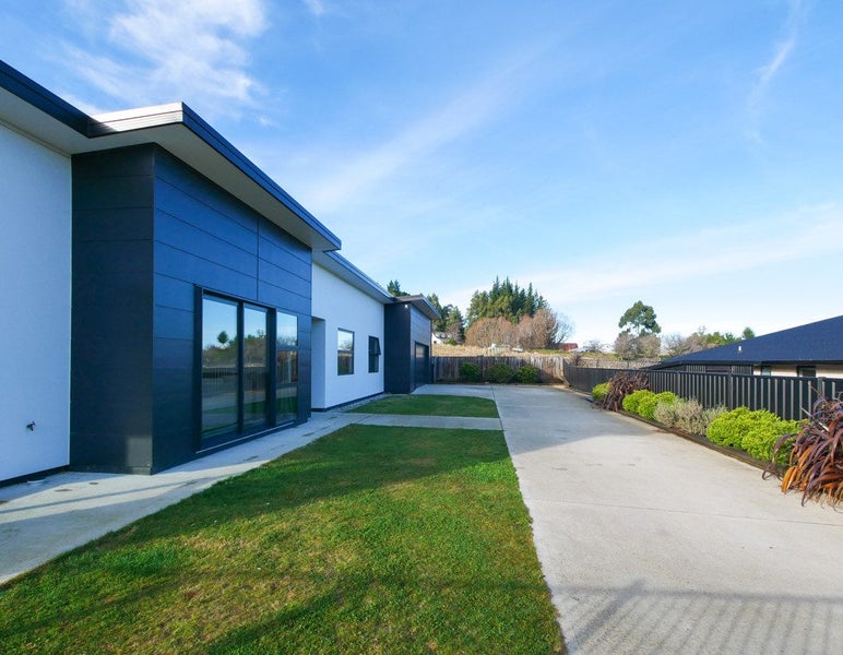 15 Abbeyfield Close, Abbotsford, Dunedin - Carousel 2