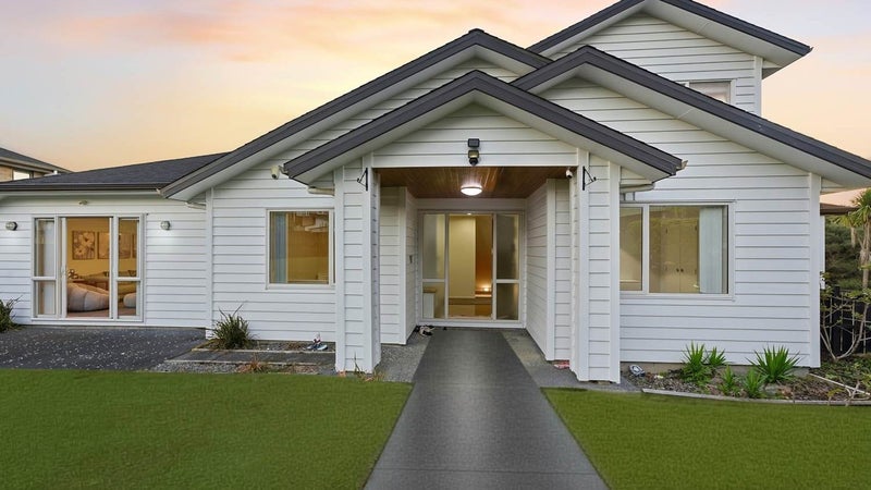 19 Lakeridge Close, Northcross, Auckland - Carousel 1