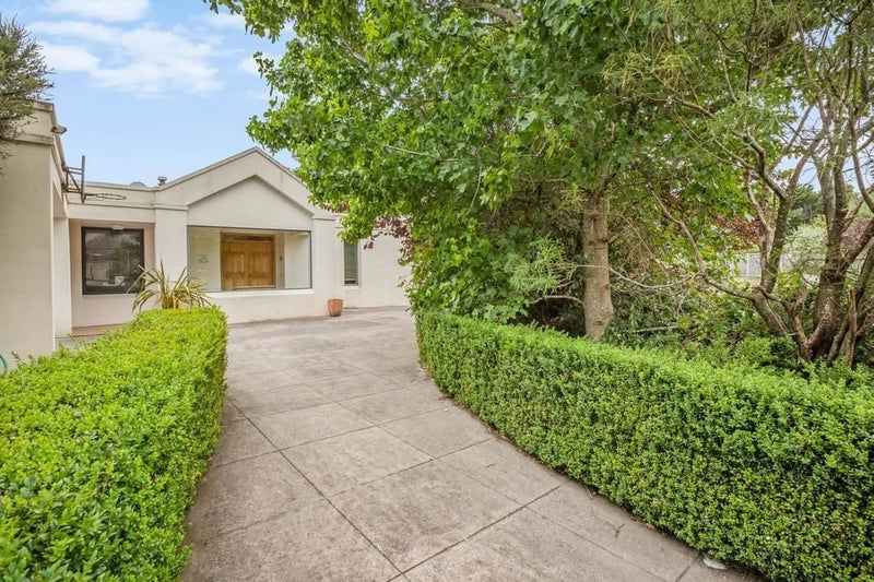 6 North Bay, Waikanae - Carousel 1