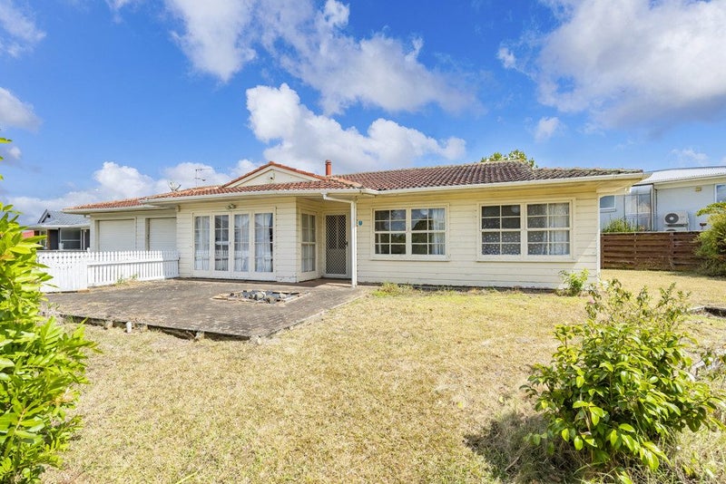 2 Tupaki Place, Pakuranga Heights, Auckland - Carousel 1