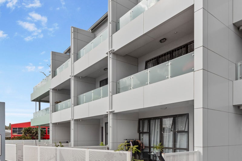 102/3 Morningside Drive, St Lukes, Auckland - Carousel 5