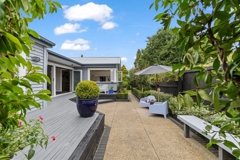 77 MacFarlane Street, Hamilton East, Hamilton - Carousel 1