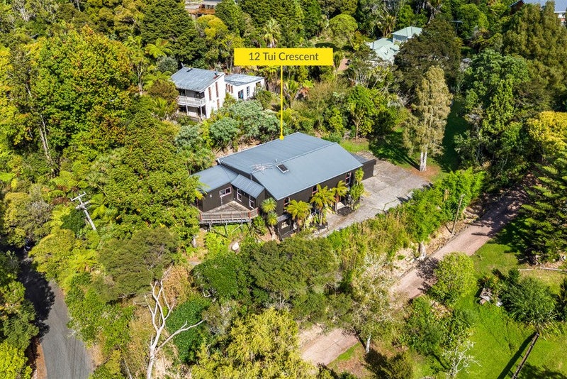 12 Tui Crescent, Waiatarua, Auckland - Carousel 1