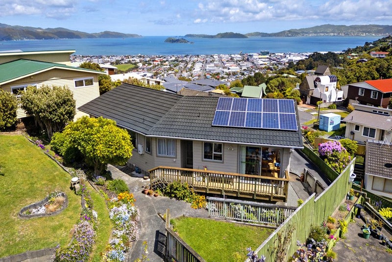 13 Hibiscus Grove, Maungaraki, Lower Hutt - Carousel 2