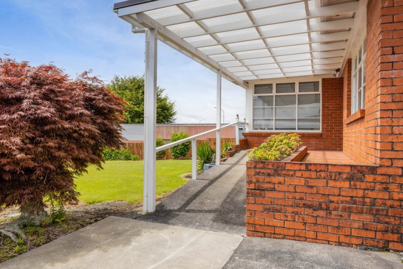 379 Broadway, Stratford - Carousel 2