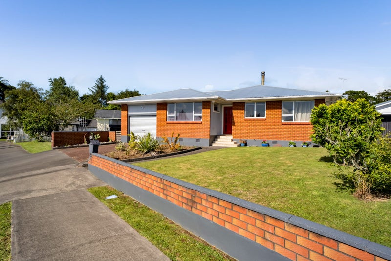 21 Montjoy Street, Stratford - Carousel 25