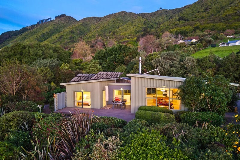 142 Huia Street, Waikanae, Waikanae - Carousel 1