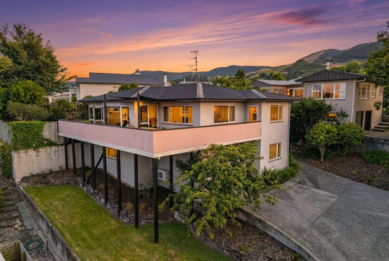 5 Kingsley Place, Richmond, Richmond - Carousel 1