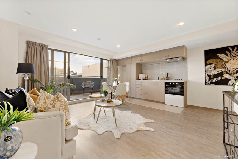 1L/3 Keystone Avenue, Three Kings, Auckland - Carousel 2