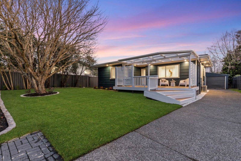 12 Solea Road, Sunnyvale, Auckland - Carousel 1