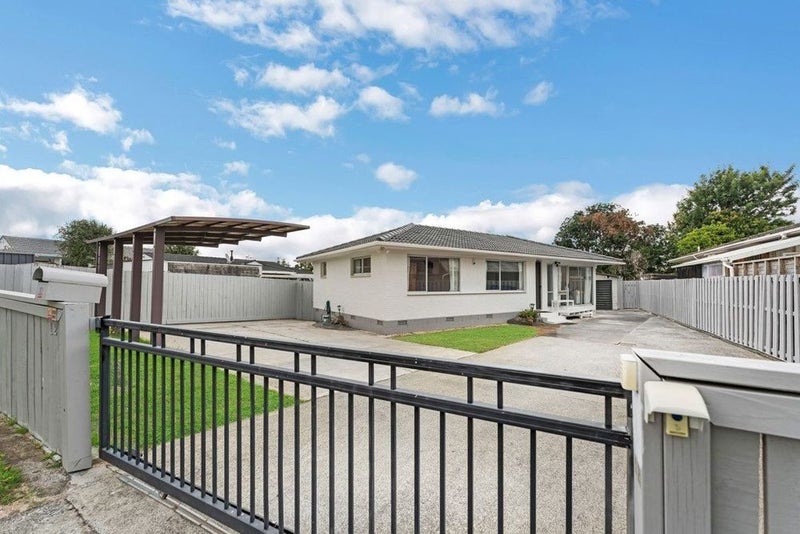 12 Suwyn Place, Weymouth, Auckland - Carousel 1
