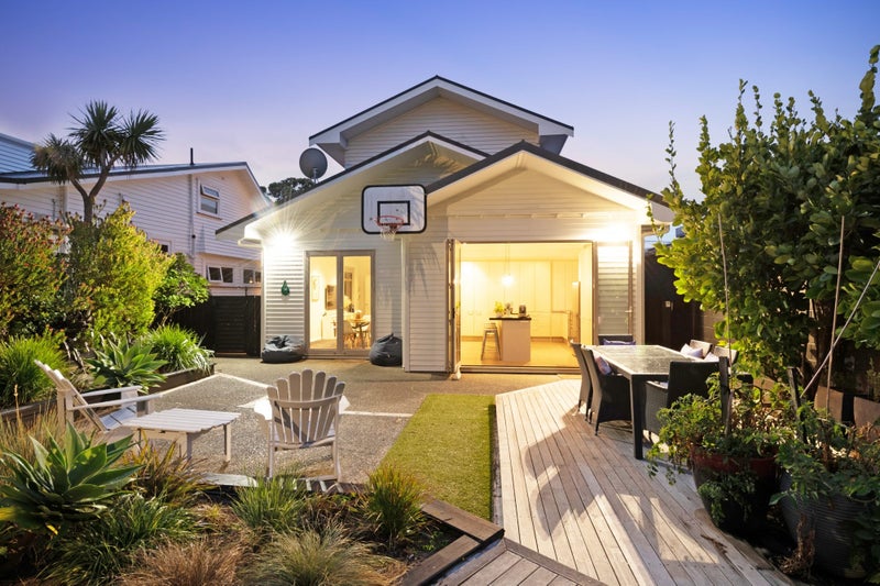 22 Dundas Street, Seatoun, Wellington - Carousel 1