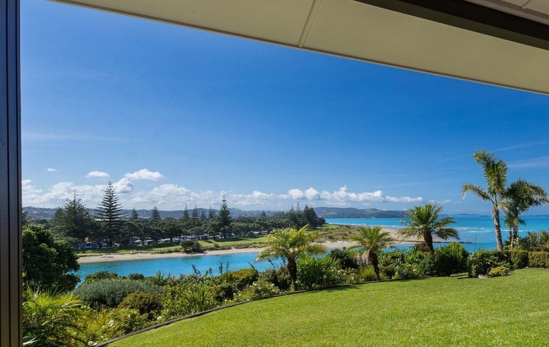 61 Rosario Crescent, Red Beach, Whangaparāoa - Carousel 1