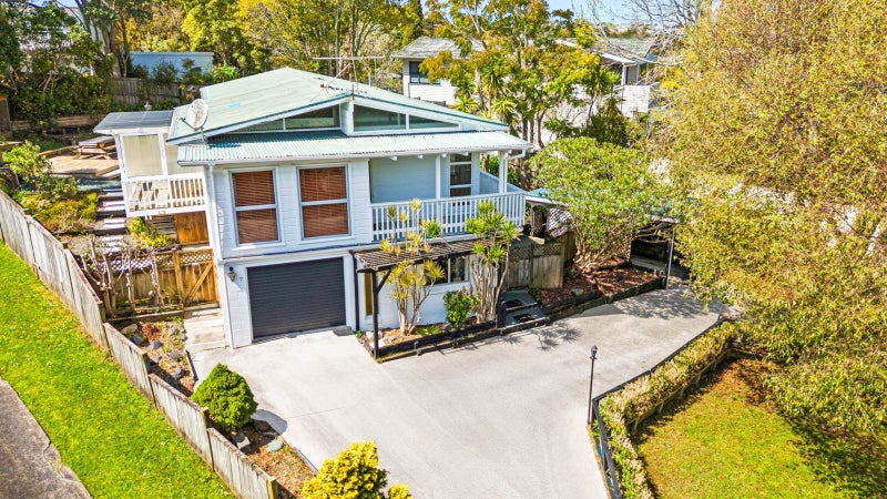 7 Ridgewood Crescent, Birkenhead, Auckland - Carousel 1