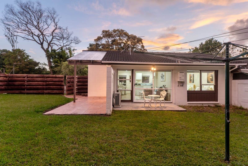 3/14 Commodore Drive, Lynfield, Auckland - Carousel 2