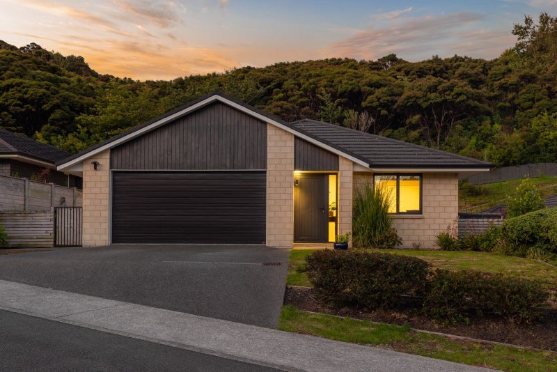 28 Mooring Close, Whitby, Porirua - Carousel 1