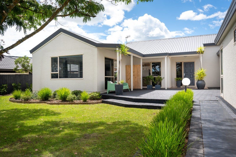 20 Arataki Road, Havelock North - Carousel 1