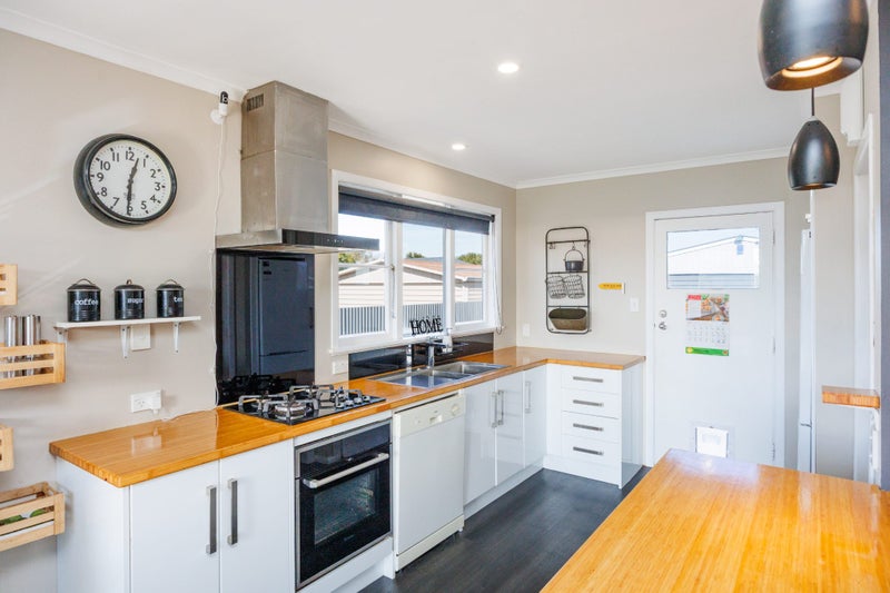 40 Sutherland Crescent, Westbrook, Palmerston North - Carousel 2