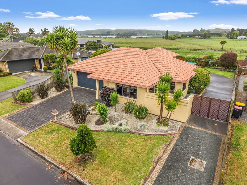 6 Mornington Dell, Papamoa Beach, Papamoa - Carousel 1