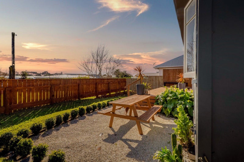 20C Gordon Street, Glen Avon, New Plymouth - Carousel 27