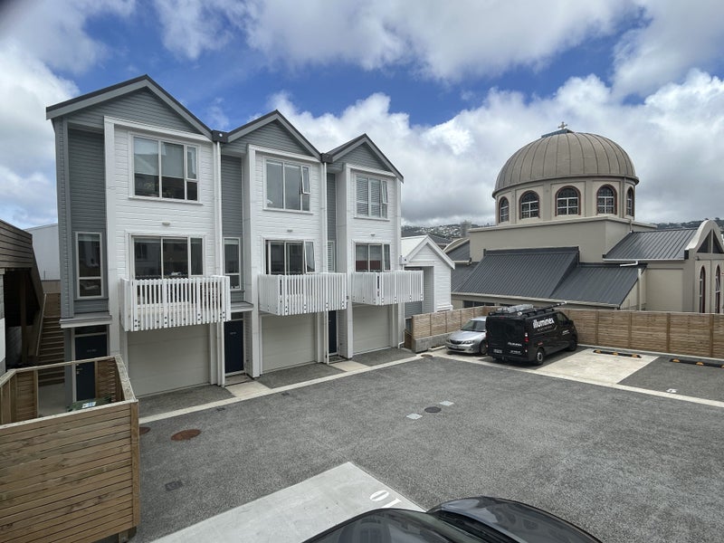 3/30 Pirie Street, Mount Victoria, Wellington - Carousel 1