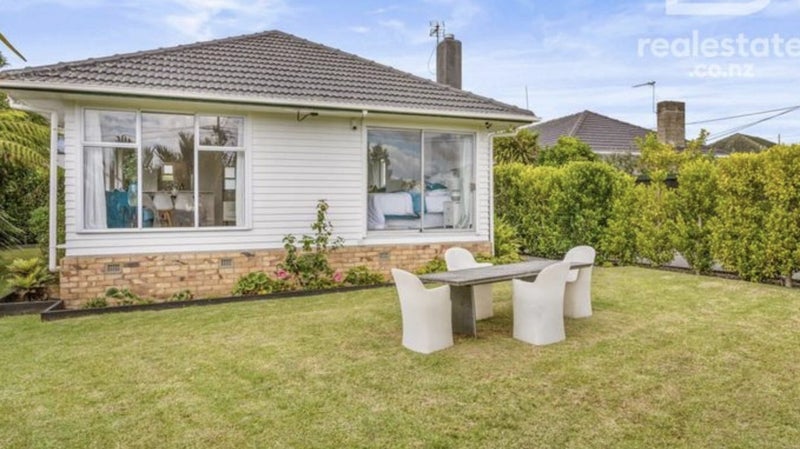 51 Waipani Road, Te Atatu Peninsula, Auckland - Carousel 1