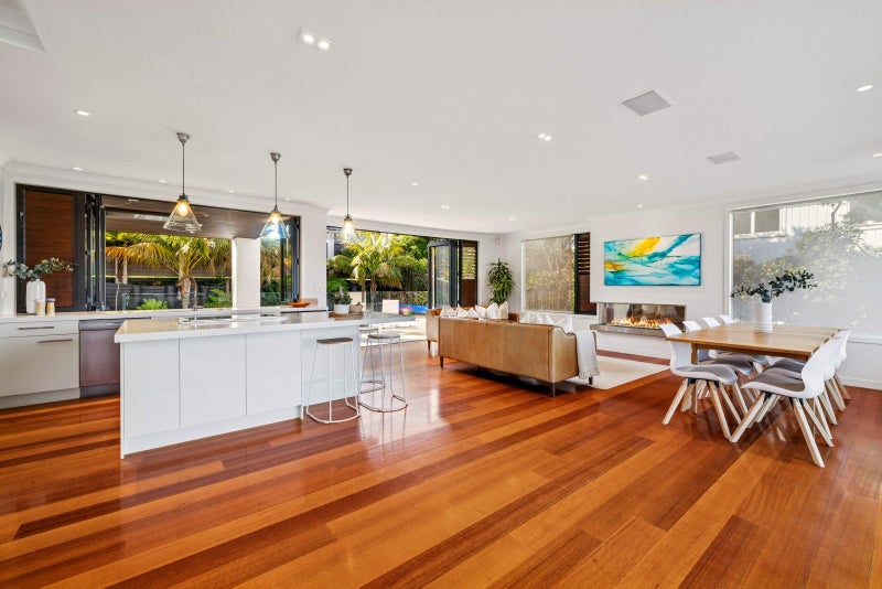 5 Castor Bay Road, Castor Bay, Auckland - Carousel 2