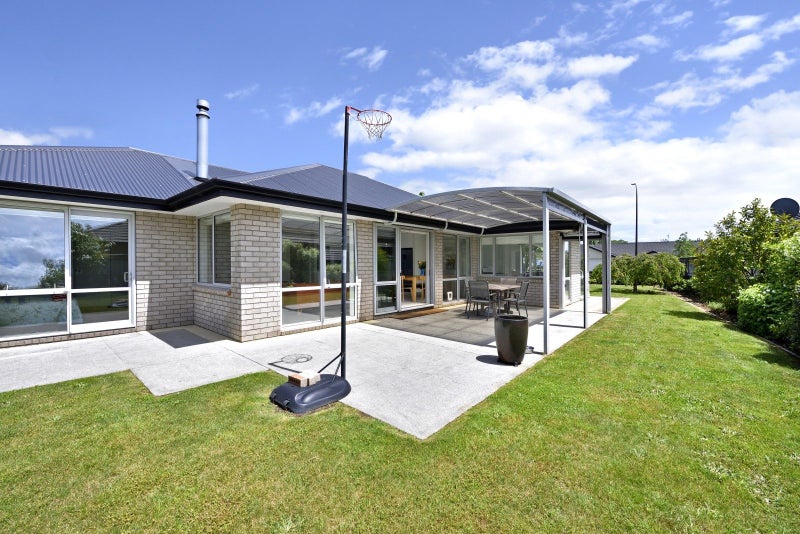 15 Wanderers Avenue, Brightwater - Carousel 23