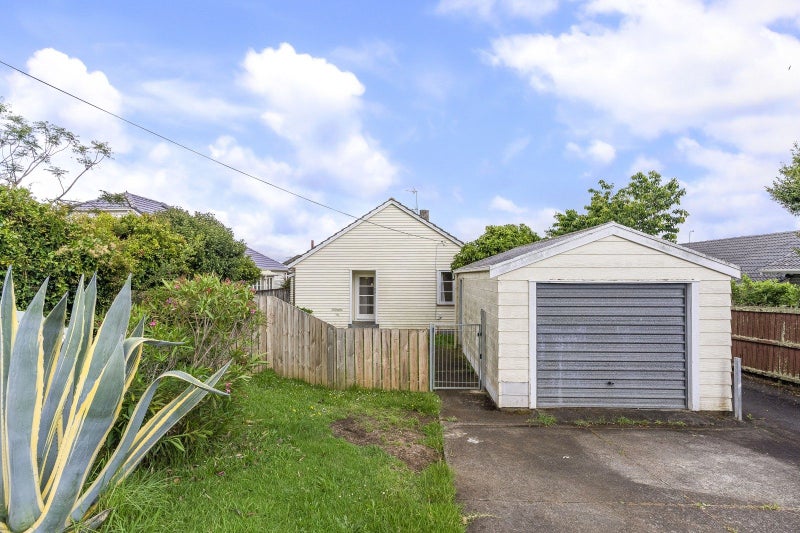 1/15 Otakau Road, Milford, Auckland - Carousel 1