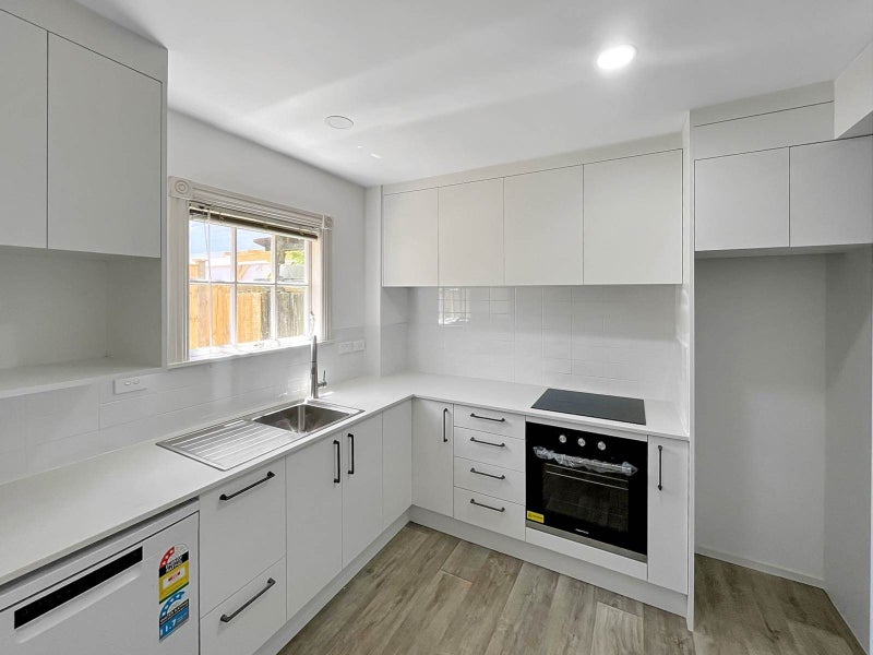 2/22 Claremont Street, Newmarket, Auckland - Carousel 1