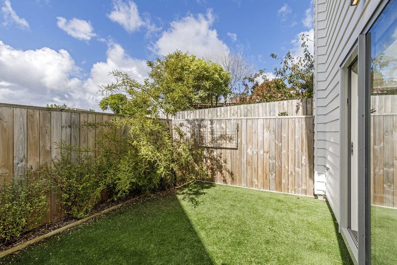 9/22 Denver Avenue, Sunnyvale, Auckland - Carousel 2