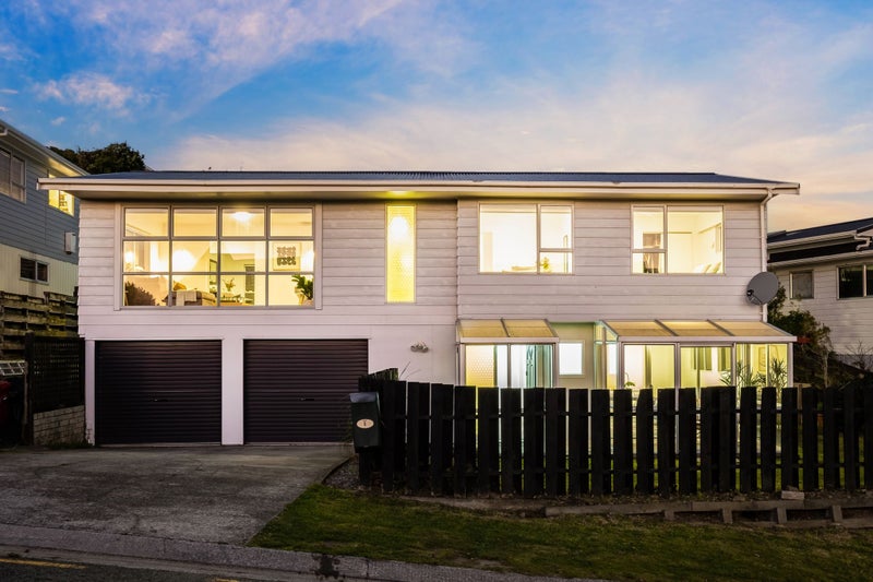 6 Tregear Place, Camborne, Porirua - Carousel 1