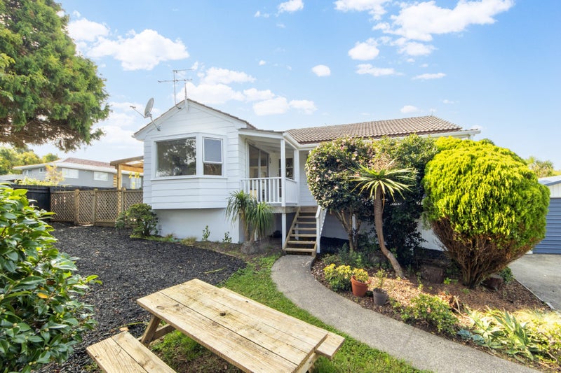 1 Pahi Place, West Harbour, Auckland - Carousel 1