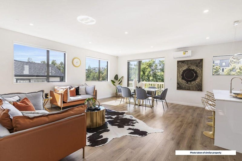 20 Baumea Rise, Massey, Auckland - Carousel 2