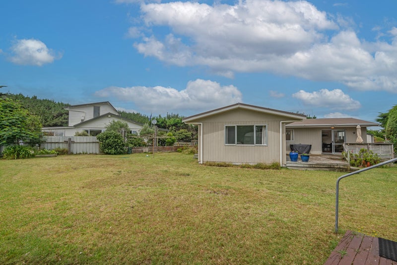 25 Te Kiri Street, Himatangi Beach - Carousel 20
