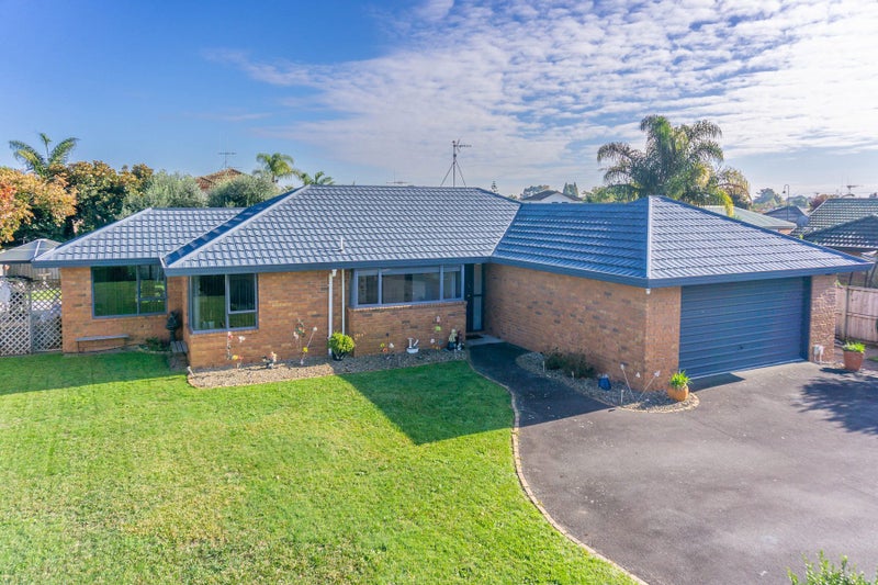 23 Waiwherowhero Drive, St Andrews, Hamilton - Carousel 1