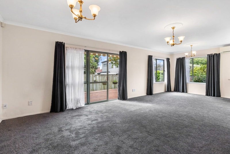 17A Fairleigh Avenue, Mount Albert, Auckland - Carousel 2