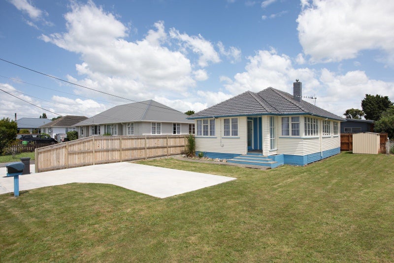 18 Collins Crescent, Feilding, Feilding - Carousel 1