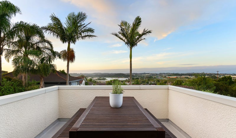 1/142 Sunset Road, Unsworth Heights, Auckland - Carousel 1