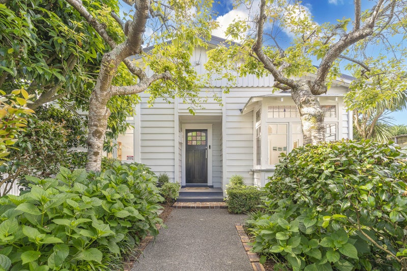 37 Kenneth Avenue, Sandringham, Auckland - Carousel 1