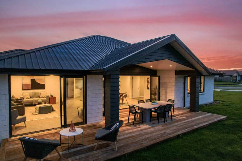 55 Oakdale Grove, Richmond - Carousel 2