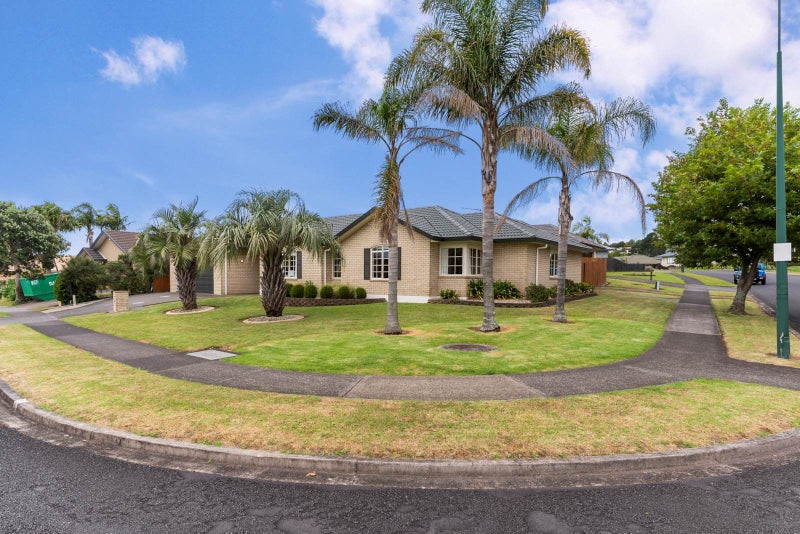 26 Moyrus Crescent, East Tamaki Heights, Auckland - Carousel 2