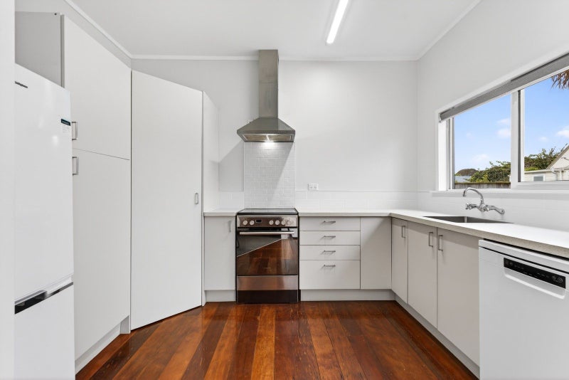 8 Anzac Avenue, Onekawa, Napier - Carousel 2