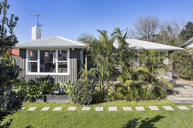 Property Valuation for 61 Glen Marine Parade, Glendene, Auckland